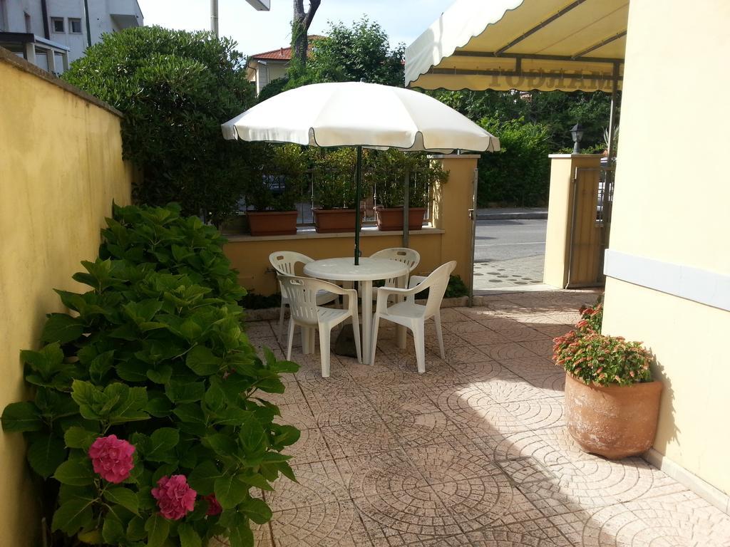Hotel Margot Lido di Camaiore Exterior photo
