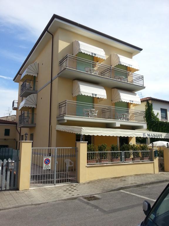 Hotel Margot Lido di Camaiore Exterior photo