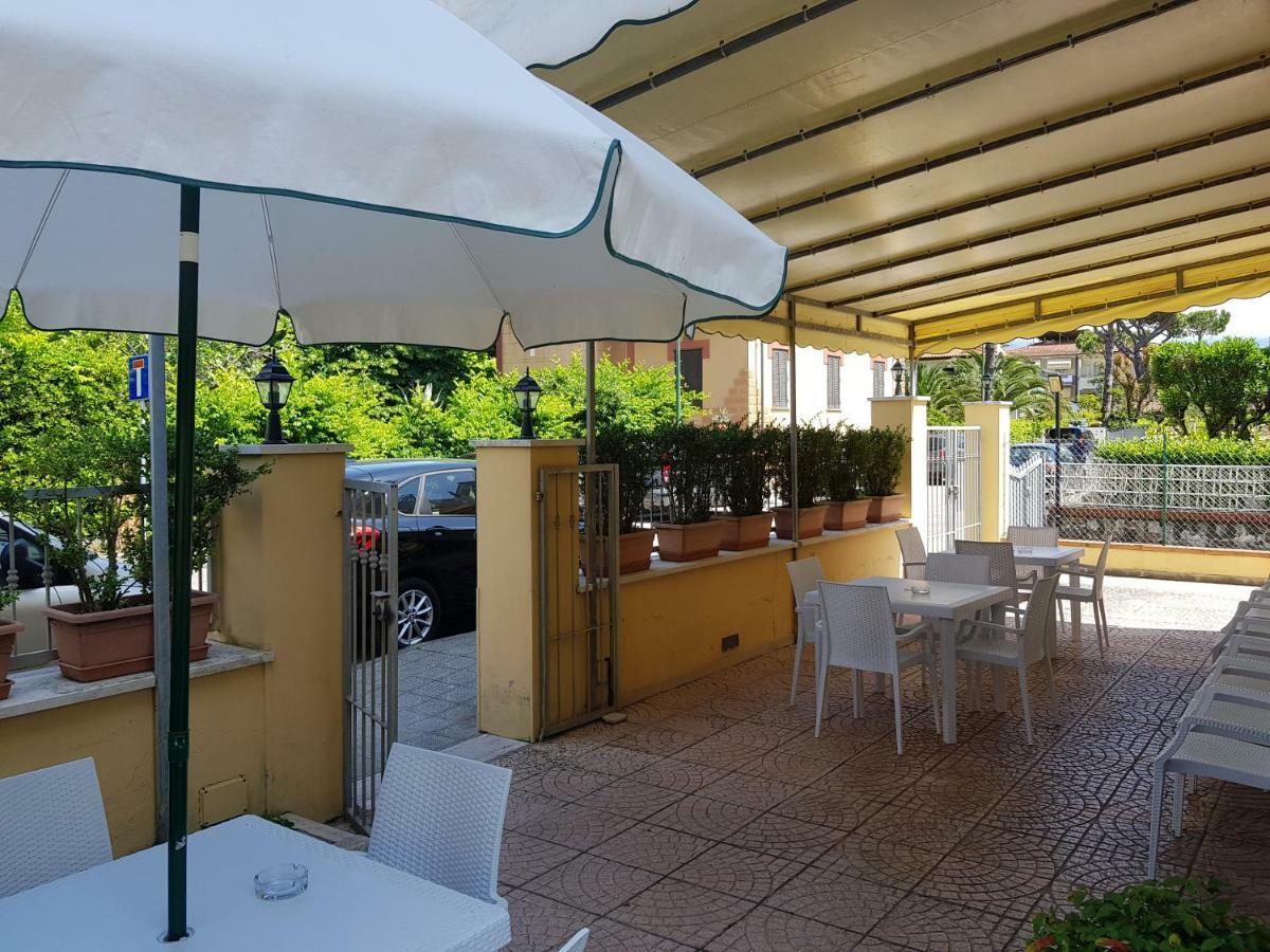 Hotel Margot Lido di Camaiore Exterior photo